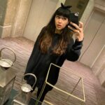 Hannah Simone Instagram – Out in the wild.*

*coffee cup definitely does not contain coffee 😬 😉