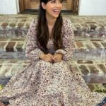 Hannah Simone Instagram – STOOP 🤍