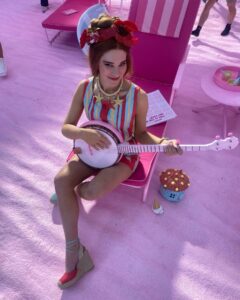 Hari Nef Instagram -