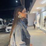 Hariany Almeida Instagram - Minha participação de ontem no desfile da @brytchjeans no @festivaldojeansdetoritama que prazer enorme foi fazer parte do desfile dessa coleção que está impecável, eu amo como o jeans é atemporal e amei a inovação da marca trazendo muito conceito e estilo no desenvolvimento dessa coleção, eu que sou apaixonada por moda presto atenção em todos os detalhes, e fiquei encantada com a variedade dessa coleção, da para pirar real e querer sair usando tudooooo. Já sou fã da marca e espero vê-los novamente em breve! Sucesso @brytchjeans FOI TUDOOO, e mais uma vez muito obrigada por acreditar no meu trabalho e eu poder somar nessa entrega linda! ❤️❤️❤️