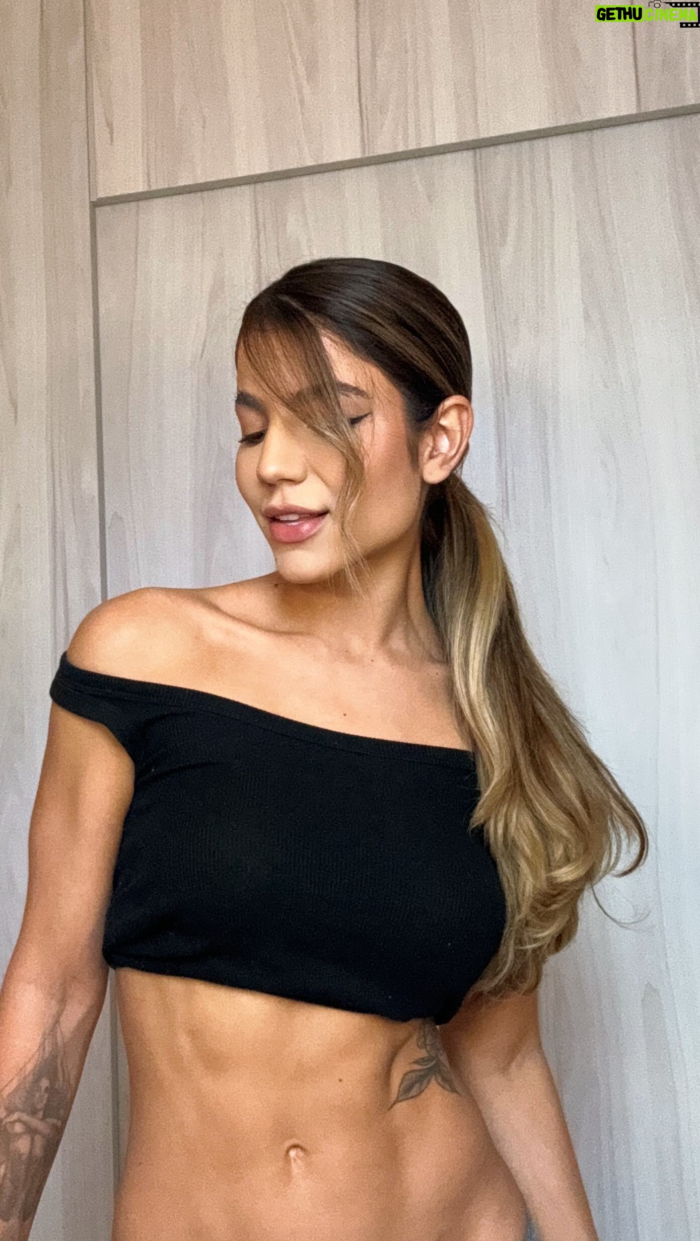 Hariany Almeida Instagram - Penteadinho chique e rápido de fazer 👱🏼♀️