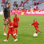 Harry Kane Instagram – A massive thank you to our fans who have made me and my family feel so welcome and at home this season. Was great to be able to spend a nice moment with the family on the pitch and thank our incredible home fans today after a good win. 

We’ll look to finish on a high note next weekend. 🙌 #MiaSanMia
