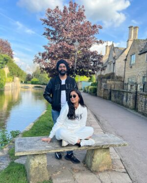 Harshdeep Kaur Instagram - Spent a Cosy day in Cotswold.. and it felt like stepping into a story book 🏡🎠

#CotswoldVillages #CotswoldCountryside #cotswolds