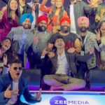 Harshdeep Kaur Instagram - This was one unforgettable evening with all our Fav Social Media Influencers 💞!! Had a blast performing at the @zeenews #RanglaPunjab Awards in Chandigarh :) Try spotting your favourite social media stars in the video ✨ @shibani_bedi @mistertikku @ruheedosani @foodtalesofficial @thevanquishment @yasmeenofficial_ @hey.chetna @dhritimehra @sanyahussainn @im_rajanluthra @anmolbabbarr @pearlandpeaches.in #harshdeepkaur #harshdeepkaurlive #socialmediaawards #influencers
