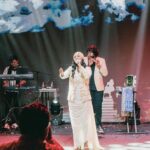Harshdeep Kaur Instagram - LIVE in Kolkata.. Even the Music feels Mishti 🥰 Stylist @styledbysujata Style Team @rvntkay, @ashwinishajigeorge13 Outfit @urmilofficial Jewellery @adwita_jewels MUA @priyankaarora22 #HarshdeepKaur #HarshdeepKaurLive #Sufiyana