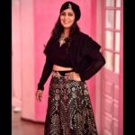 Harshdeep Kaur Instagram - 🖤🩷 #HarshdeepKaurLive Outfit @haneetsingh_official Jewellery @aadamyastore Styling @styledbysujata Asst @sia_03_ @charvi_oswal03
