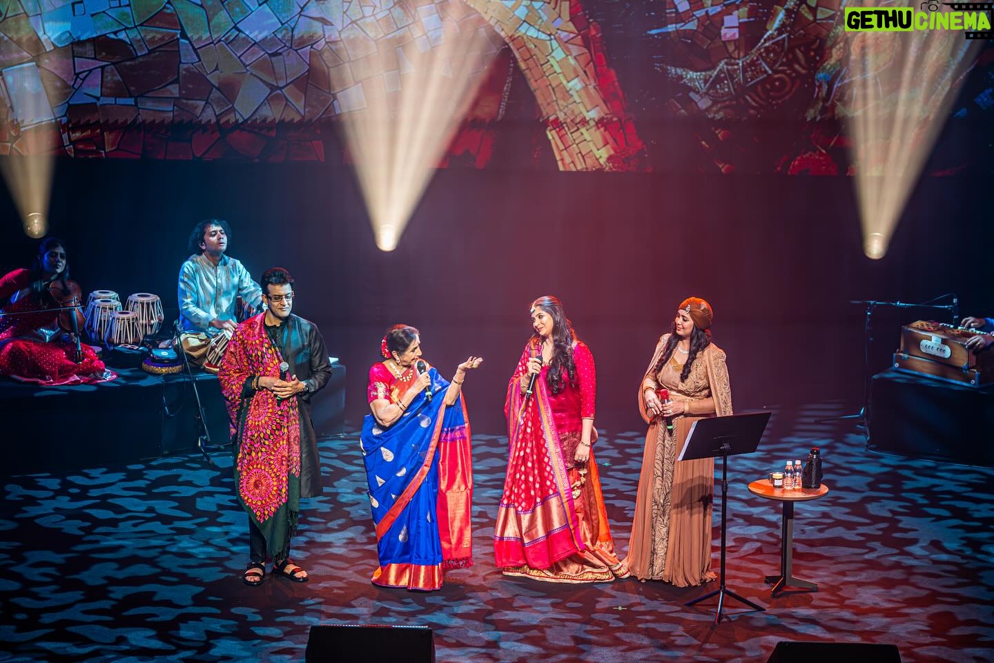 Harshdeep Kaur Instagram - The stage was set, the lights were bright, and the audience was filled with music enthusiasts! A night filled with music, harmony, magical voices of living legends, it was an absolute honour to share stage with the iconic @kaushiki_sings ji, @prachee_shah_paandya & @arunasairam.carnaticmusic ji✨ Mile Sur mera tumhara echoed through The Grand Theatre as the audience sang along with us! Thank you nmacc for the unforgettable experience, it felt surreal to perform here. Also can’t help but mention Nita ji’s brainchild, The Grand Theatre, NMACC, Hands down to the details behind creating this exceptionally out of this world venue, from aesthetics to acoustics it’s unmatched! #HarshdeepKaurLive #NMACC #RememberingTheDivas