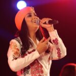 Harshdeep Kaur Instagram - Renowned Indian singer Harshdeep Kaur captivates the crowd with her soulful rendition of ‘Padharo Mhare Des’ during her performance at the Desert Festival. #harshdeepkaur #padharomharedes #music #rajasthantourism #rajasthan