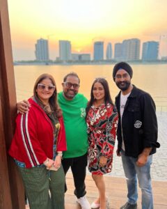 Harshdeep Kaur Instagram - Happy Birthday to hum sabke favourite most loving @shankar.mahadevan ji!! Always inspiring us with his humongous talent and humility ❤️ So happy to be celebrating his special day with him in Doha with all the loved ones!! Sweetest @sangeeta.mahadevan ji and buddies @shivammahadevan @souumil_ds ☺️🥰