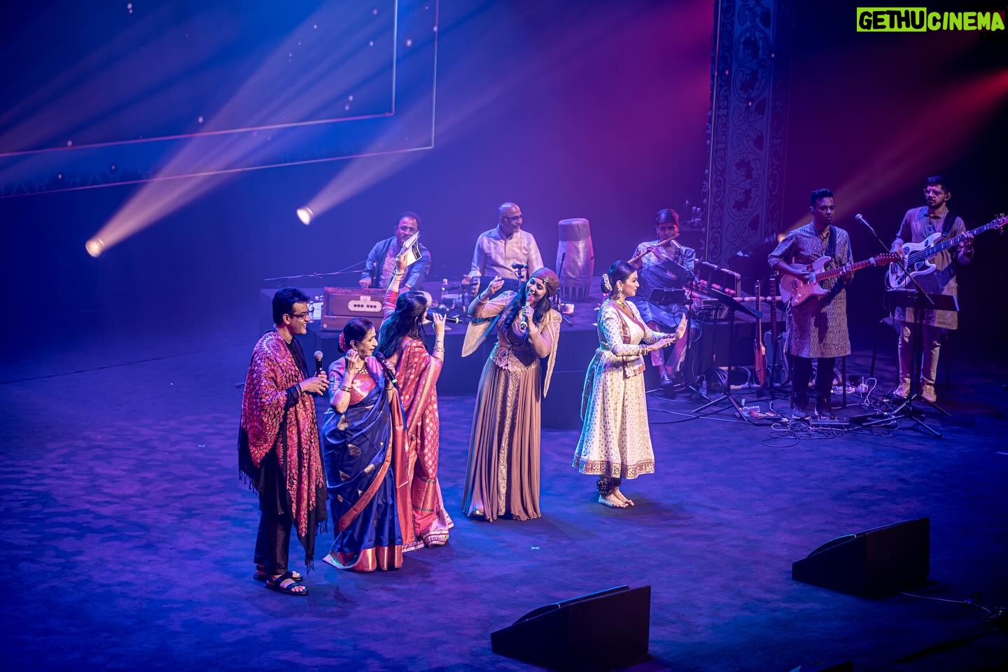 Harshdeep Kaur Instagram - The stage was set, the lights were bright, and the audience was filled with music enthusiasts! A night filled with music, harmony, magical voices of living legends, it was an absolute honour to share stage with the iconic @kaushiki_sings ji, @prachee_shah_paandya & @arunasairam.carnaticmusic ji✨ Mile Sur mera tumhara echoed through The Grand Theatre as the audience sang along with us! Thank you nmacc for the unforgettable experience, it felt surreal to perform here. Also can’t help but mention Nita ji’s brainchild, The Grand Theatre, NMACC, Hands down to the details behind creating this exceptionally out of this world venue, from aesthetics to acoustics it’s unmatched! #HarshdeepKaurLive #NMACC #RememberingTheDivas