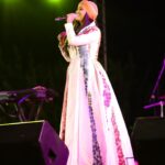 Harshdeep Kaur Instagram - Sir.. Saaz aur Sand Dunes 🏜️ #HarshdeepKaurLive @ Jaisalmer Desert Festival 2024! Outfit @samantchauhan Styling @styledbysujata Jewellery @aadamyastore Asst. @sia_03_