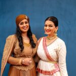 Harshdeep Kaur Instagram – The stage was set, the lights were bright, and the audience was filled with music enthusiasts! 

A night filled with music, harmony, magical voices of living legends, it was an absolute honour to share stage with the iconic @kaushiki_sings ji, @prachee_shah_paandya & @arunasairam.carnaticmusic ji✨

Mile Sur mera tumhara echoed through The Grand Theatre as the audience sang along with us! 

Thank you nmacc for the unforgettable experience, it felt surreal to perform here.
Also can’t help but mention Nita ji’s brainchild, The Grand Theatre, NMACC, Hands down to the details behind creating this exceptionally out of this world venue, from aesthetics to acoustics it’s unmatched!

#HarshdeepKaurLive #NMACC #RememberingTheDivas