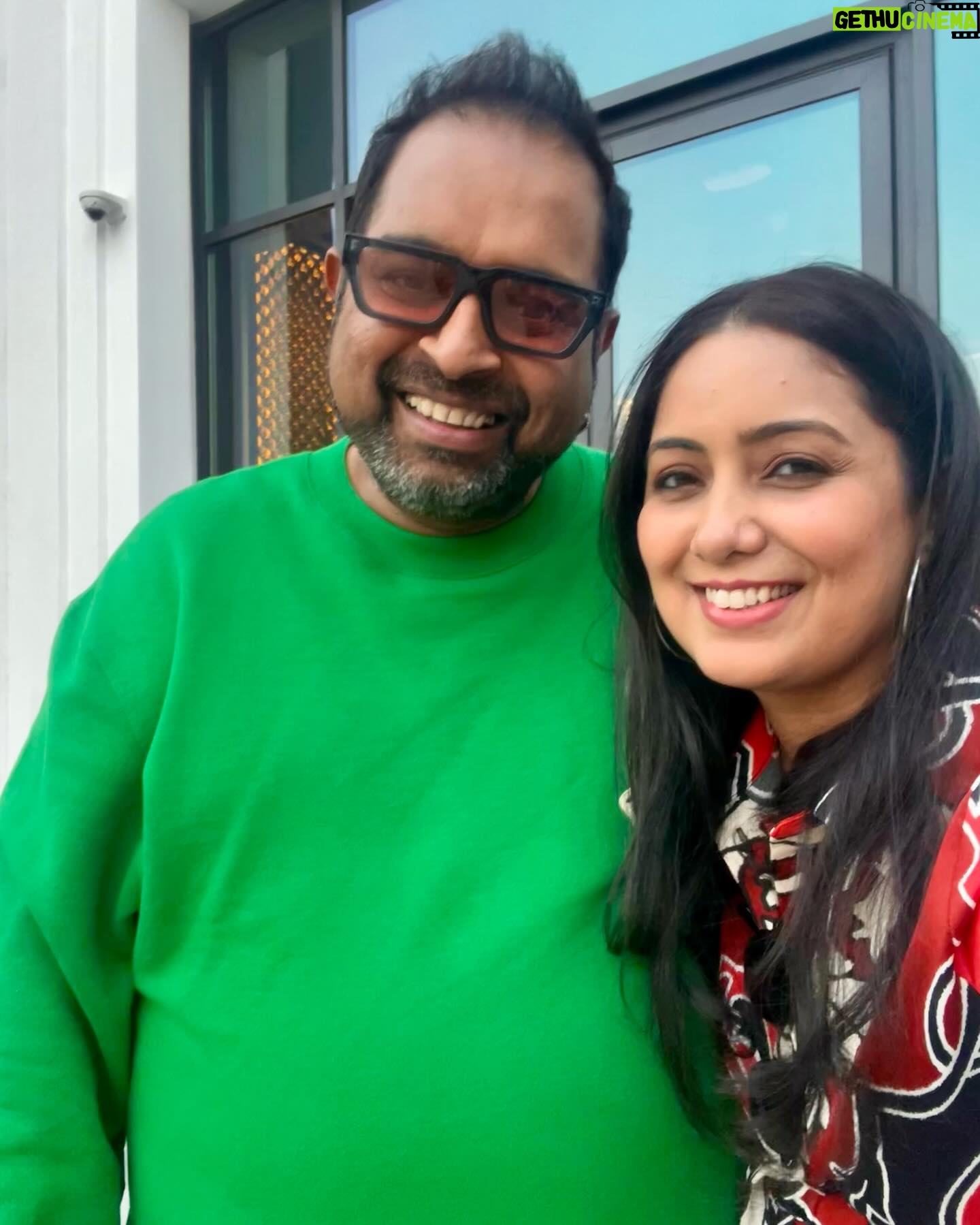 Harshdeep Kaur Instagram - Happy Birthday to hum sabke favourite most loving @shankar.mahadevan ji!! Always inspiring us with his humongous talent and humility ❤️ So happy to be celebrating his special day with him in Doha with all the loved ones!! Sweetest @sangeeta.mahadevan ji and buddies @shivammahadevan @souumil_ds ☺️🥰
