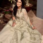 Harshdeep Kaur Instagram - Romantic Vibes in Rajasthan 🌝 Photo Courtesy @mankeet_singh ❣️ #HarshdeepKaur #HarshdeepKaurLive #Rajasthan #Jodhpur #Ethnic #sufimusic #sufiyana #greenoutfit Styled by: @styledbysujata Assistant :- @salonitandel_ Outfit: @thepinkgota Jewellery:- @pastel_pearls_jewellery @_uniquejewellerystudio