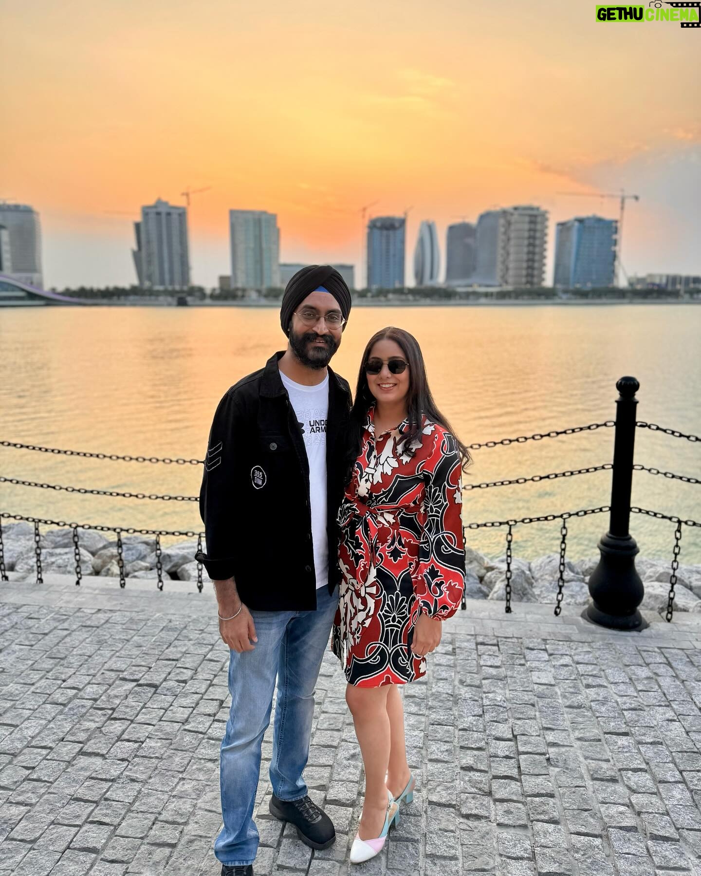 Harshdeep Kaur Instagram - Happy Birthday to hum sabke favourite most loving @shankar.mahadevan ji!! Always inspiring us with his humongous talent and humility ❤️ So happy to be celebrating his special day with him in Doha with all the loved ones!! Sweetest @sangeeta.mahadevan ji and buddies @shivammahadevan @souumil_ds ☺️🥰
