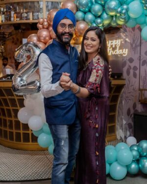 Harshdeep Kaur Instagram - Doing just Fine even after Nine! 9️⃣😃

Happy 9th Wedding Anniversary Love ❤️ Grateful for you… Forever & Ever 🤞🏼😇