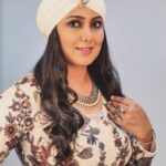 Harshdeep Kaur Instagram - Pagg wali kudi 🤍❣️ #HarshdeepKaurLive Stylist : @styledbysujata Assistant: @sia_03_ Outfit:- @adaa.mumbaii Jewellery:- @morpankh_jewels
