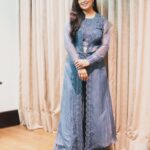 Harshdeep Kaur Instagram - Quick photo-shoto before I hit the stage!! #HarshdeepKaurLive Outfit @thepinkgota Stylist @styledbysujata Style Team @vvaarttikaa, @ashwinishajigeorge13 Photo @ziyaadmedia.in #harshdeepkaur #Sufi #liveconcert #hdfcbank #goa