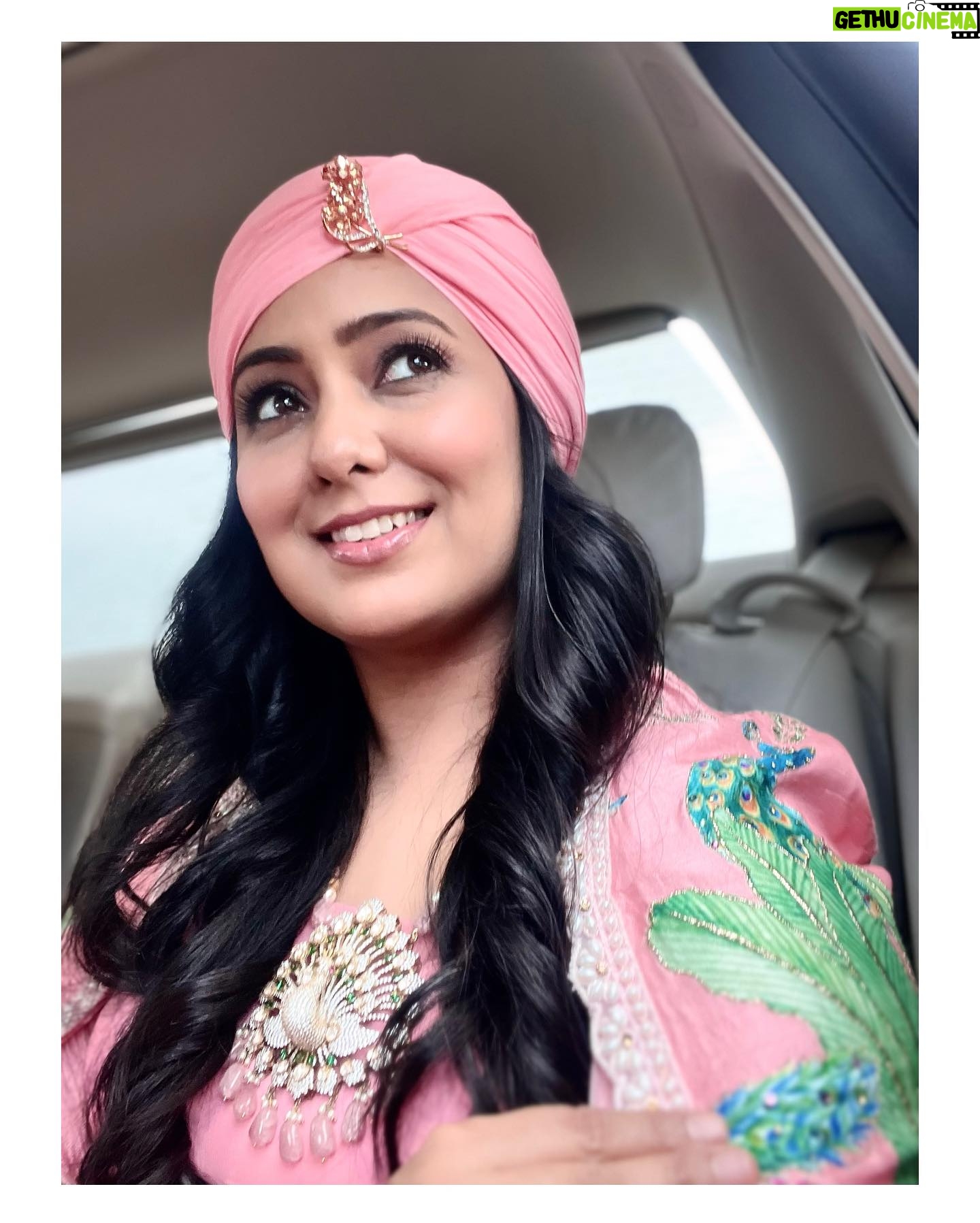 Harshdeep Kaur - 6.9K Likes - What a wonderful musical afternoon performing for the #Ambani Family in Jamnagar today near the beautiful #Vantara 💕
Blessings and good wishes to the sweetest couple #AnantAmbani & #RadhikaMerchant 🫶🏼
Loved wearing this custom made outfit by @archanakochharofficial effortlessly blending with the Vantara Theme 🦚
#harshdeepkaur #harshdeepkaurlive #anantradhika #ambaniwedding #jamnagar #anantradhikawedding