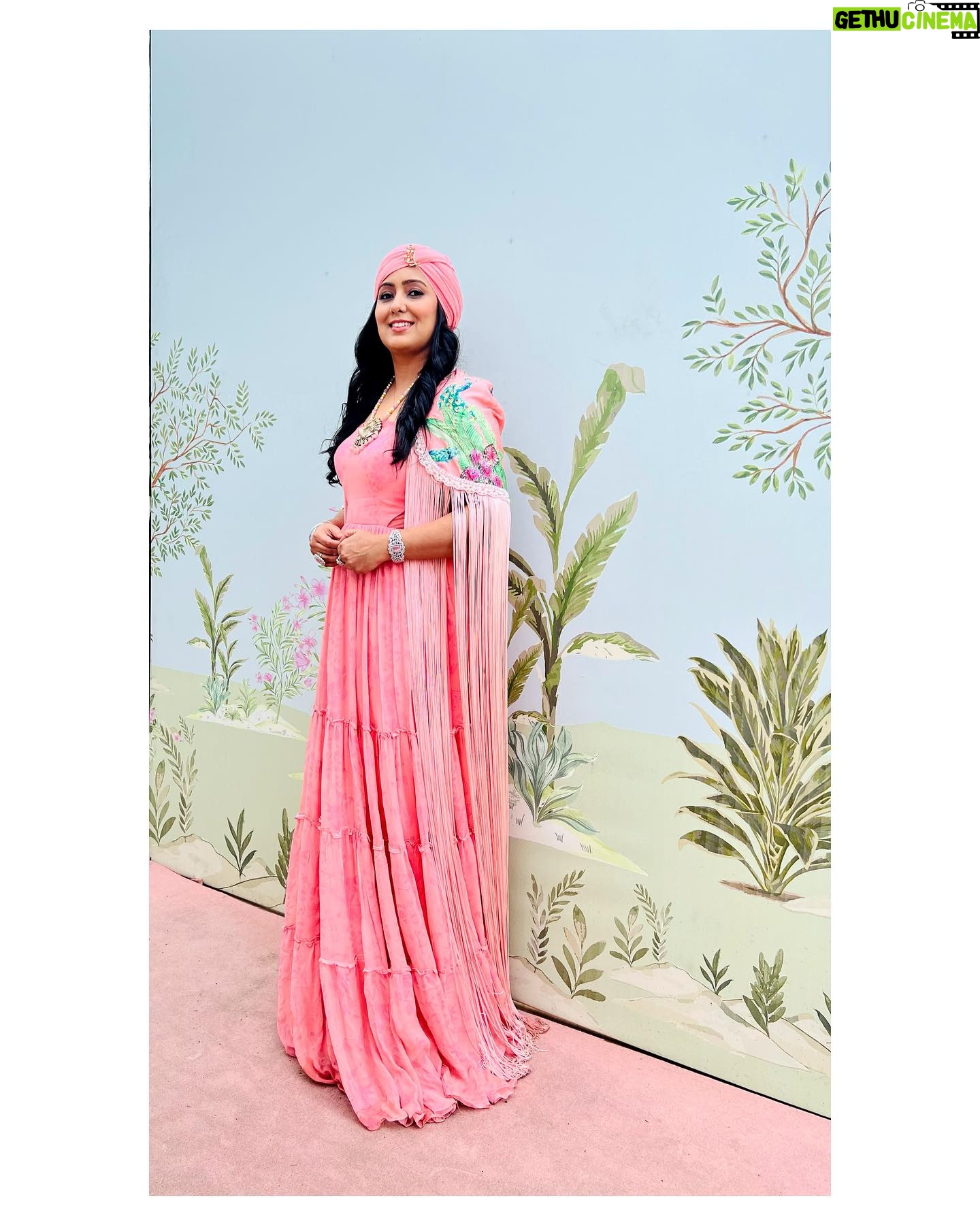 Harshdeep Kaur - 6.9K Likes - What a wonderful musical afternoon performing for the #Ambani Family in Jamnagar today near the beautiful #Vantara 💕
Blessings and good wishes to the sweetest couple #AnantAmbani & #RadhikaMerchant 🫶🏼
Loved wearing this custom made outfit by @archanakochharofficial effortlessly blending with the Vantara Theme 🦚
#harshdeepkaur #harshdeepkaurlive #anantradhika #ambaniwedding #jamnagar #anantradhikawedding