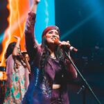 Harshdeep Kaur Instagram - Jug Jug Jeeve… Jeeve Jugni☝🏻 #HarshdeepKaurLive 🎤 #harshdeepkaur #jugni #jugniji #sufimusic #harshdeep