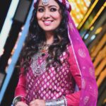 Harshdeep Kaur Instagram - I felt so much joy singing this mesmerizing folk-lore “Wasiye Gulan” from the valley of Kashmir… for the much awaited web series #RanneetionJioCinema You can hear the full song on all music apps 😌 I believe music has its own way of reaching your heart and it doesn’t need a language, but sometimes the lyrics add sparkles to it. Hope you all like my rendition of this Kashmiri Song 🎵 #WasiyeGulan @iamsandman_9 @himankkalal @sanndstorm @manjitsachdev @officialjiocinema @jimmysheirgill @larabhupathi #jiocinema