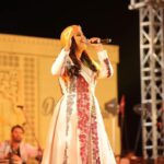 Harshdeep Kaur Instagram - The Desert Festival in the Golden City was a sight to behold, with enchanting cultural performances by renowned singer Harshdeep Kaur, Rajasthani folk artist Tagaram Bheel, and mesmerizing Kalbelia dance by Gulabo Devi. It was truly a dazzling showcase of talent. #TyoharonKaDes #ColoursOfIndia #DesertFestival #Jaisalmer #Harshdeepkaur #ExploreRajasthan #Travelrajasthan #RajasthanTourism #Rajasthan