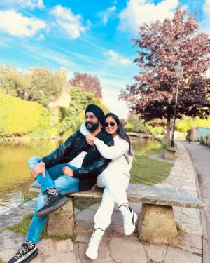 Harshdeep Kaur Instagram - Spent a Cosy day in Cotswold.. and it felt like stepping into a story book 🏡🎠

#CotswoldVillages #CotswoldCountryside #cotswolds