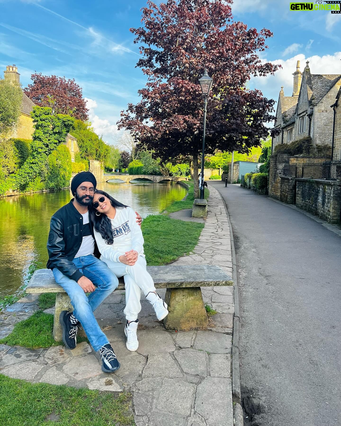 Harshdeep Kaur - 6.4K Likes - Spent a Cosy day in Cotswold.. and it felt like stepping into a story book 🏡🎠
#CotswoldVillages #CotswoldCountryside #cotswolds
