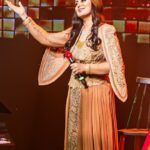 Harshdeep Kaur Instagram – Some performances are etched in your heart forever… it was my first time performing at this beautiful stage at @nmacc.india and that too with my favourite @kaushiki_sings ji 😇 Here’s to many more concerts here in the future!
🎥 @ziyaadmedia.in
#HarshdeepKaur #KaushikiChakroborty #NMACC #HarshdeepKaurLive #Concert