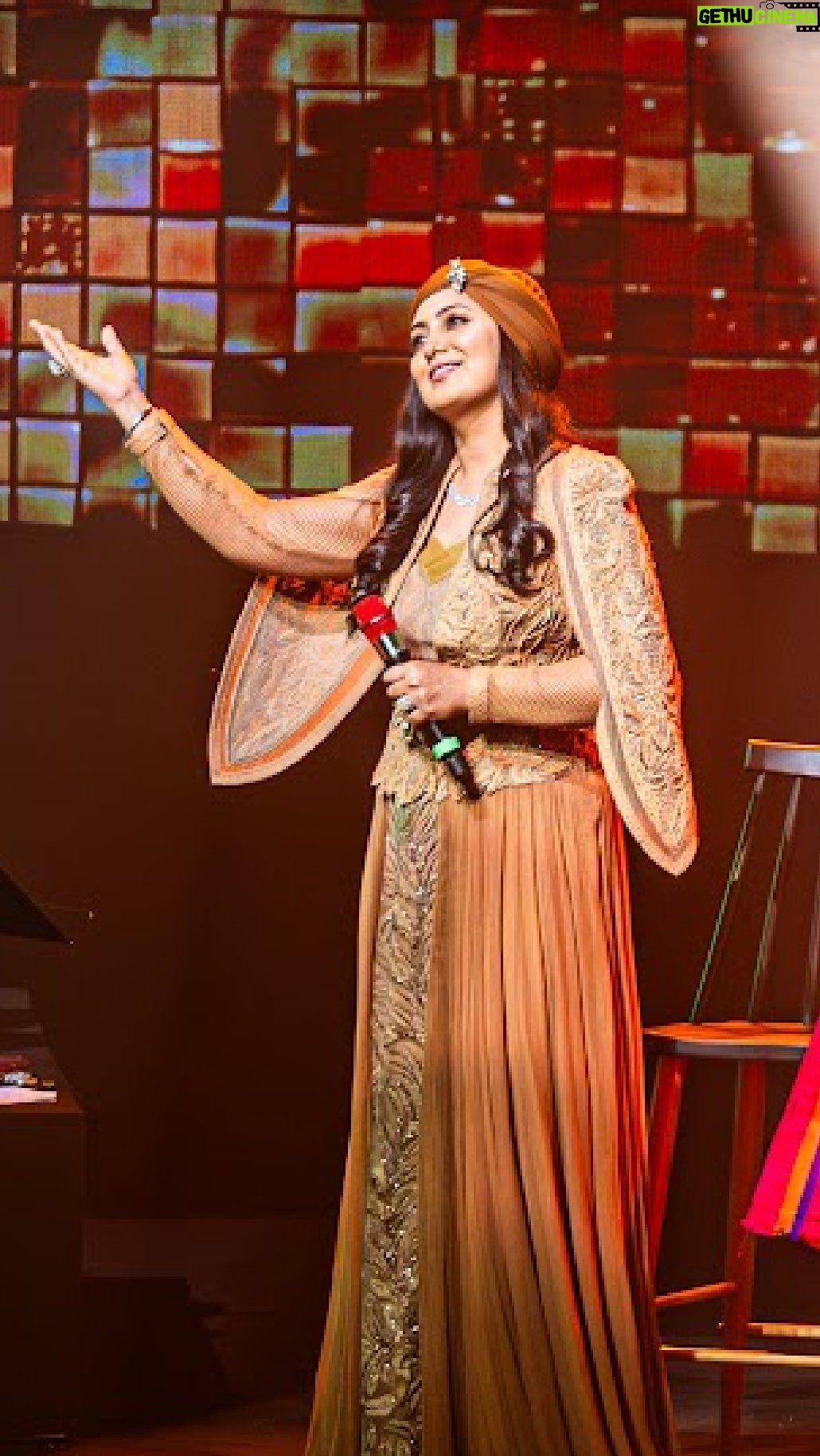 Harshdeep Kaur Instagram - Some performances are etched in your heart forever… it was my first time performing at this beautiful stage at @nmacc.india and that too with my favourite @kaushiki_sings ji 😇 Here’s to many more concerts here in the future! 🎥 @ziyaadmedia.in #HarshdeepKaur #KaushikiChakroborty #NMACC #HarshdeepKaurLive #Concert