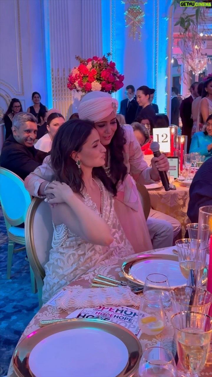 Harshdeep Kaur - 57.3K Likes - Ik Kudi.. jidaa naam Alia 💕
Such an honour performing last night for ‘Hope’ a Fundraiser organised by @salaambbayorg & @mo_hotels 😇
Thank you @shamir.tandon for having me onboard for this one.
My heart is filled with gratitude and love!
#HopeGala2024 #aliabhatt #fundraiser