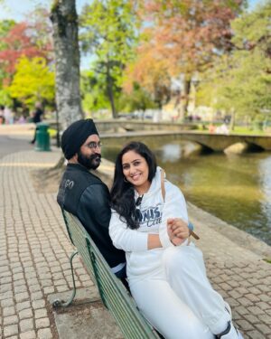 Harshdeep Kaur Instagram - Spent a Cosy day in Cotswold.. and it felt like stepping into a story book 🏡🎠

#CotswoldVillages #CotswoldCountryside #cotswolds