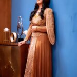 Harshdeep Kaur Instagram – Channelling my inner diva ✨ here’s my look from #RememberingTheDivas show at NMACC 🥂Thanks to @expressionistbyjaspreet for this look! ✨MUA @priyankaarora22 Photos @ziyaadmedia.in Styling @styledbysujata Jewels @diagoldbyvardagoenka , @allthatglitters.jewellery Asst. @_jyoti_808 @ashwinishajigeorge13 #HarshdeepKaurLive #NMACC