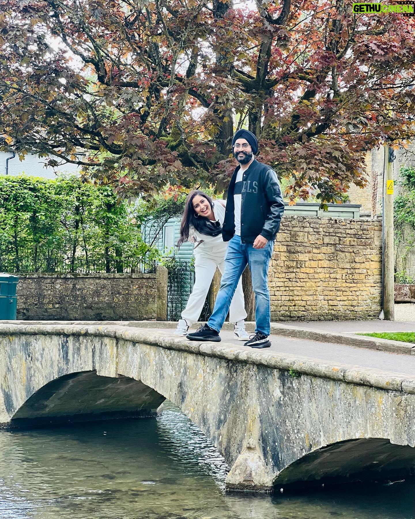 Harshdeep Kaur - 6.4K Likes - Spent a Cosy day in Cotswold.. and it felt like stepping into a story book 🏡🎠
#CotswoldVillages #CotswoldCountryside #cotswolds
