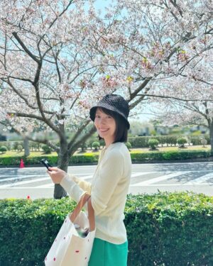 Haru Instagram - まだ桜が綺麗に咲いていた場所があり、
母が写真を撮ってくれました。

昨日も地震がありましたね。
みなさんが安心して過ごせる夜になりますように。