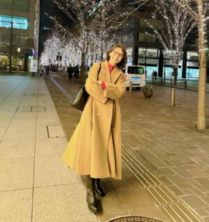 Haru Instagram - 三連休ですね。
みなさんお出かけしましたか？
私は仕事終わりにイルミネーションが綺麗だったので
写真を撮ってもらいました✨

グレイトギフトの撮影も頑張ってます🎁