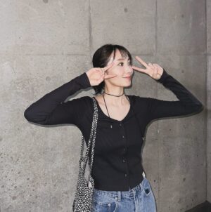 Haru Instagram - よく着るのは白と黒と紺🐻‍❄️🐦‍⬛🌌

でもこの春は明るい色に目移りしまくりです