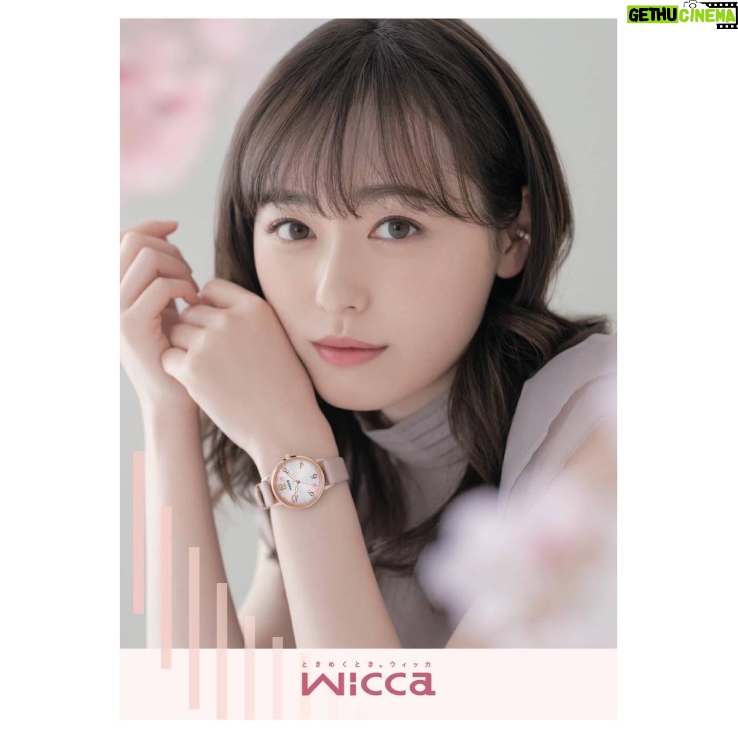 Haruka Fukuhara Instagram - . #wicca イメージキャラクター就任を記念して 特別なコラボレーションをさせていただきました☺︎ 「wicca KP5-166-12」 新しい始まりを思わせる#桜 のモチーフには、「ハッピーな毎日を過ごしてほしい」 という想いが込められています🌸 #卒業 #入学 #入社 の#お祝い などにピッタリの桜モチーフの可愛い#時計 です🌸 ご家族や、ご親戚や、お孫さんや、お友達へのプレゼントにピッタリ! バンドも付け替えが出来るので、その日の洋服や気分に合わせて楽しんで頂けます✨ そして私からのメッセージカードも付いているので良かったら😌 みんなで一緒に#wicca をつけて素敵な時間を過ごしましょう⌛