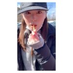 Haruka Fukuhara Instagram - . この度#カルビー #じゃがりこ イメージキャラクターに就任させて頂きました☺︎ 私自身、昔からじゃがりこが大好きなので、お話を聞いた時は嬉しくて嬉しくて舞いあがってました🥰 そして昔からじゃがりこCMに憧れていたので、友達と真似した動画をよく撮っていたんです✨ なので2枚目3枚目は、2年前に友達と撮っていた動画を載せちゃいます！笑 NGテイクもありです😂 その練習の甲斐もあり、撮影は上手くいったんじゃないかと思ってます😏✨笑 #尾崎由香 さんと一緒に出演させて頂いた「#あげりこ 社会人」篇CM、もう観て下さいましたか？ もう1つ女子校生編があるのですが、こちらに出演しているのは#凛美 ちゃんと#平澤宏々路 ちゃんです✨ 社会人篇の駅のフォームにも出演してくれています✨ 今回のテーマは【#あげりこ 】 「#じゃがりこ 」のパッケージのフタにメッセージを書くことができて、身近な人に気軽に気持ちを伝える1つの手段として、「お誕生日おめでとう」「お仕事お疲れ様！」「ゆっくり休んでね！」など日常のちょっとしたシーンで「じゃがりこ」をあげる「あげりこ」か出来るんです✨ 是非お友達・ご家族・学校・職場など沢山の人に「あげりこ」してみて下さい🎁