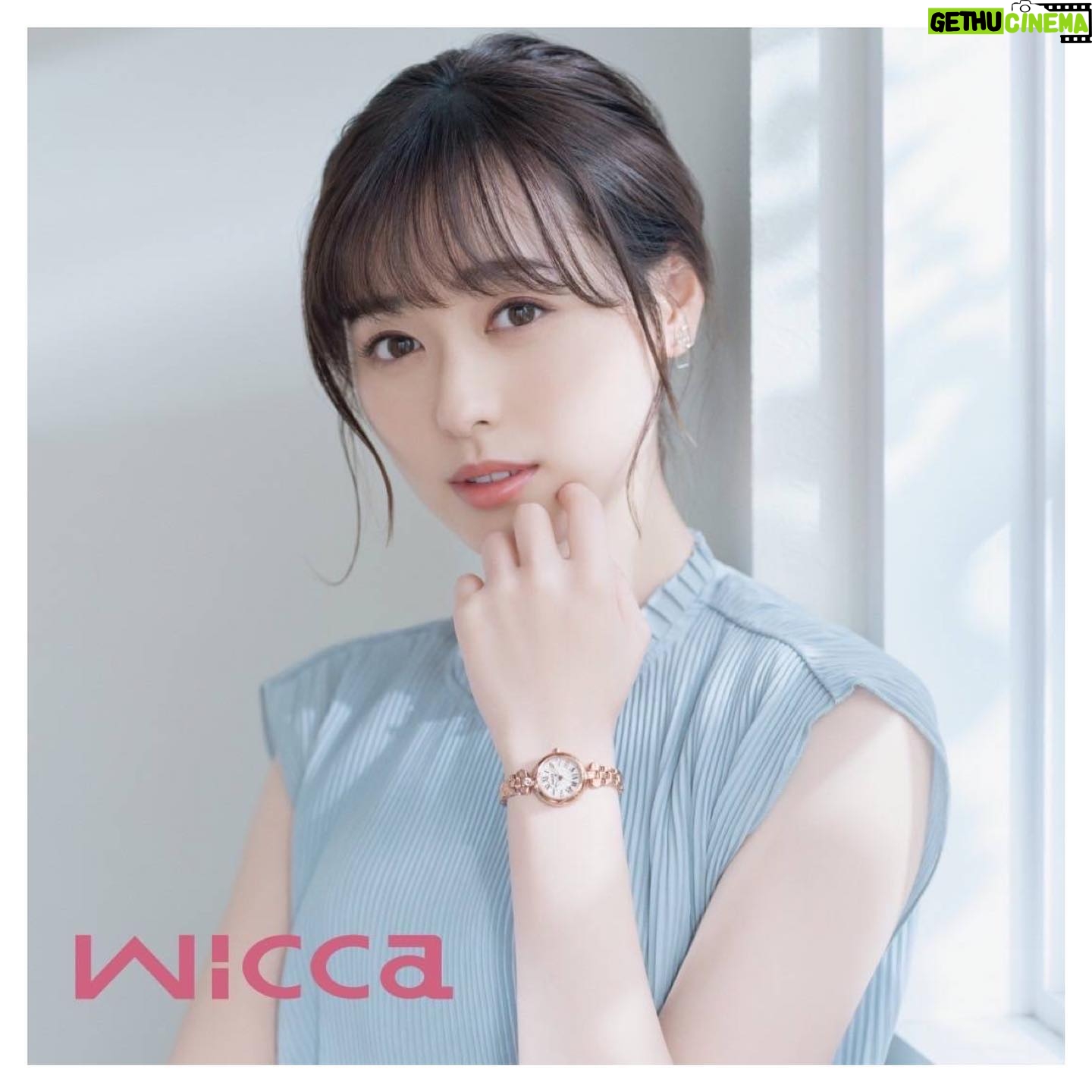 Haruka Fukuhara Instagram - . #wicca イメージキャラクター就任を記念して 特別なコラボレーションをさせていただきました☺︎ 「wicca KP5-166-12」 新しい始まりを思わせる#桜 のモチーフには、「ハッピーな毎日を過ごしてほしい」 という想いが込められています🌸 #卒業 #入学 #入社 の#お祝い などにピッタリの桜モチーフの可愛い#時計 です🌸 ご家族や、ご親戚や、お孫さんや、お友達へのプレゼントにピッタリ! バンドも付け替えが出来るので、その日の洋服や気分に合わせて楽しんで頂けます✨ そして私からのメッセージカードも付いているので良かったら😌 みんなで一緒に#wicca をつけて素敵な時間を過ごしましょう⌛
