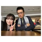 Haruka Fukuhara Instagram - . 今夜はいよいよ正直不動産2最終回です☺︎ 写真は、大好きなお父ちゃん・高橋克典さんと！ お父ちゃんに会えたのが嬉し過ぎて、鵤社長！と思っていても撮影中、終始顔がほころんでしまい大変でした😳 久々に会っても永遠のお父ちゃんでした♡ 22時から是非観てね！！ #正直不動産2