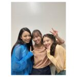 Haruka Fukuhara Instagram - . 18/40ふたりなら夢も恋も 第3話今夜22時から放送です☺︎ お父さん役の#安田顕 さんとのシーン、私自身とても心に刺さる忘れられないシーンです！泣 是非観てください！ 写真は、大好きなお2人と♡ 有栖の友達、世奈役の#出口夏希 ちゃんと留依役の#長澤樹 ちゃん✨ #エイフォー #エイティーンフォーティー