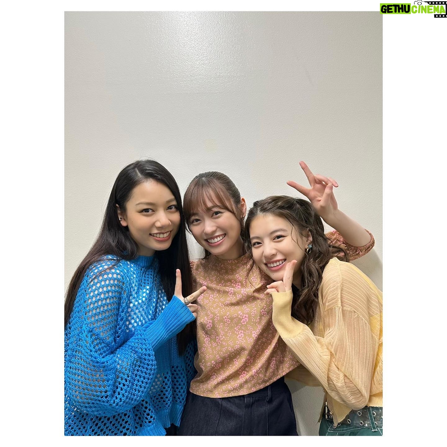 Haruka Fukuhara Instagram - . 18/40ふたりなら夢も恋も 第3話今夜22時から放送です☺︎ お父さん役の#安田顕 さんとのシーン、私自身とても心に刺さる忘れられないシーンです!泣 是非観てください! 写真は、大好きなお2人と♡ 有栖の友達、世奈役の#出口夏希 ちゃんと留依役の#長澤樹 ちゃん✨ #エイフォー #エイティーンフォーティー