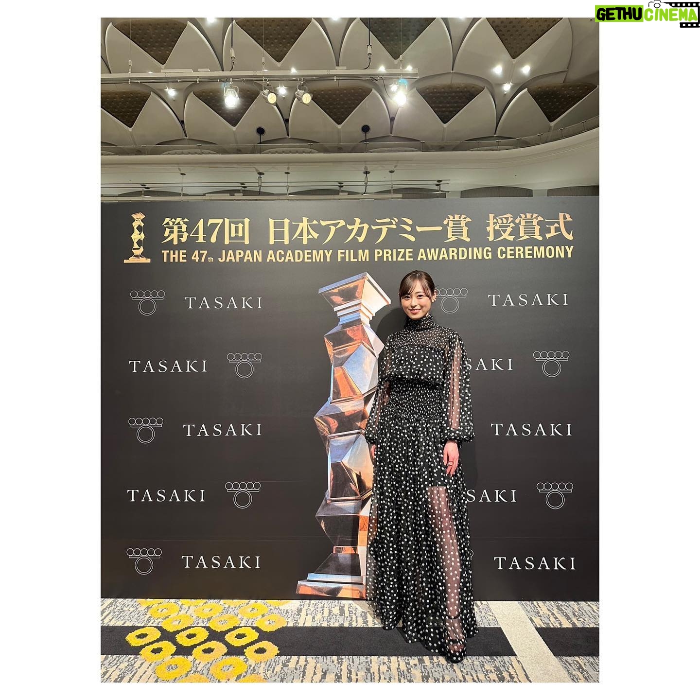Haruka Fukuhara Instagram - . この度、第47回日本アカデミー賞新人俳優賞を受賞させて頂きました。 これまで私のことを支えてくださった皆様、そして「あの花が咲く丘で、君とまた出会えたら。」のスタッフキャストの皆様のおかげで頂けた賞だと思っております。 全ての皆様に心から感謝致します。 またこの素晴らしい場に立てるよう、そして、誰かの心を動かせるお芝居ができるよう、役・作品と誠実に向き合い、精進して参りたいと思います。 これからも、どうぞよろしくお願い致します。 4枚目は、この素晴らしい作品に出会わせて下さった、原作者である大好きな汐見夏衛先生と☺︎ #あの花が咲く丘で君とまた出会えたら #映画あの花 #汐見夏衛 先生 #アカデミー賞 #新人賞
