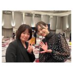 Haruka Fukuhara Instagram - . この度、第47回日本アカデミー賞新人俳優賞を受賞させて頂きました。 これまで私のことを支えてくださった皆様、そして「あの花が咲く丘で、君とまた出会えたら。」のスタッフキャストの皆様のおかげで頂けた賞だと思っております。 全ての皆様に心から感謝致します。 またこの素晴らしい場に立てるよう、そして、誰かの心を動かせるお芝居ができるよう、役・作品と誠実に向き合い、精進して参りたいと思います。 これからも、どうぞよろしくお願い致します。 4枚目は、この素晴らしい作品に出会わせて下さった、原作者である大好きな汐見夏衛先生と☺︎ #あの花が咲く丘で君とまた出会えたら #映画あの花 #汐見夏衛 先生 #アカデミー賞 #新人賞