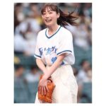 Haruka Fukuhara Instagram - . 野球の聖地、そして#阪神タイガース の本拠地の「#阪神甲子園球場 」で、 プロ野球 #セリーグ の＃阪神タイガース vs#読売ジャイアンツ 戦にて#ファーストピッチセレモニー をさせて頂きました⚾️ 神聖なマウンドに立たせていただき、凄く緊張しましたが、とても素敵な経験をさせて頂けて、夢のような時間を過ごさせて頂きました！ この感動はずっと忘れません✨ 本当にありがとうございました！ 皆さん一緒に応援していきましょう📣 #甲子園 #舞いあがれ！ #放送開始10/3