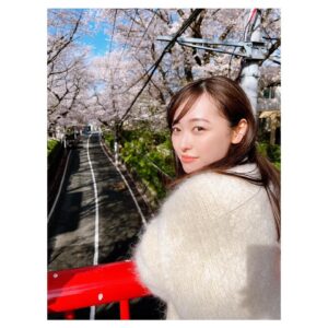 Haruka Fukuhara Instagram - . 🌸🌸🌸 #YouTube #福原遥とふくはらはるか たくさんアップしてるので観てね☺︎ #3枚目はテンション上がってピースが変なポーズに。笑