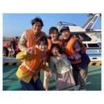 Haruka Fukuhara Instagram - . #朝ドラ「#舞いあがれ !」 幼少期の舞を演じる#浅田芭路 ちゃんが毎週放送日に、素敵な直書メッセージをインスタに載せていて、その思いも引き継げたらいいな✨と思い、私も本日から毎週メッセージを載せさせて頂きたいと思います😌 上の写真は、芭路ちゃんからのプレゼント、五島の貝殻で作ってくれた写真立て✨ 嬉しかったなぁ💓 いよいよ本日から第4週が始まります☺︎ 10年の時が経ち18歳になった舞。 飛行機を作りたい！という夢を持ちながらも、大学で、また新たな出会いがあります(飛行機) 18歳になった幼馴染の貴司くん（#赤楚衛二 さん）、久留美ちゃん（#山下美月 さん）も登場します✨ 毎週月曜から金曜　朝8時からと、 再放送12時45分からの#連続テレビ小説「舞いあがれ！」 大好きなキャストの皆さん、スタッフの皆さんと一丸となり、心を込めて作っております！ どうか届きますように、、、✨