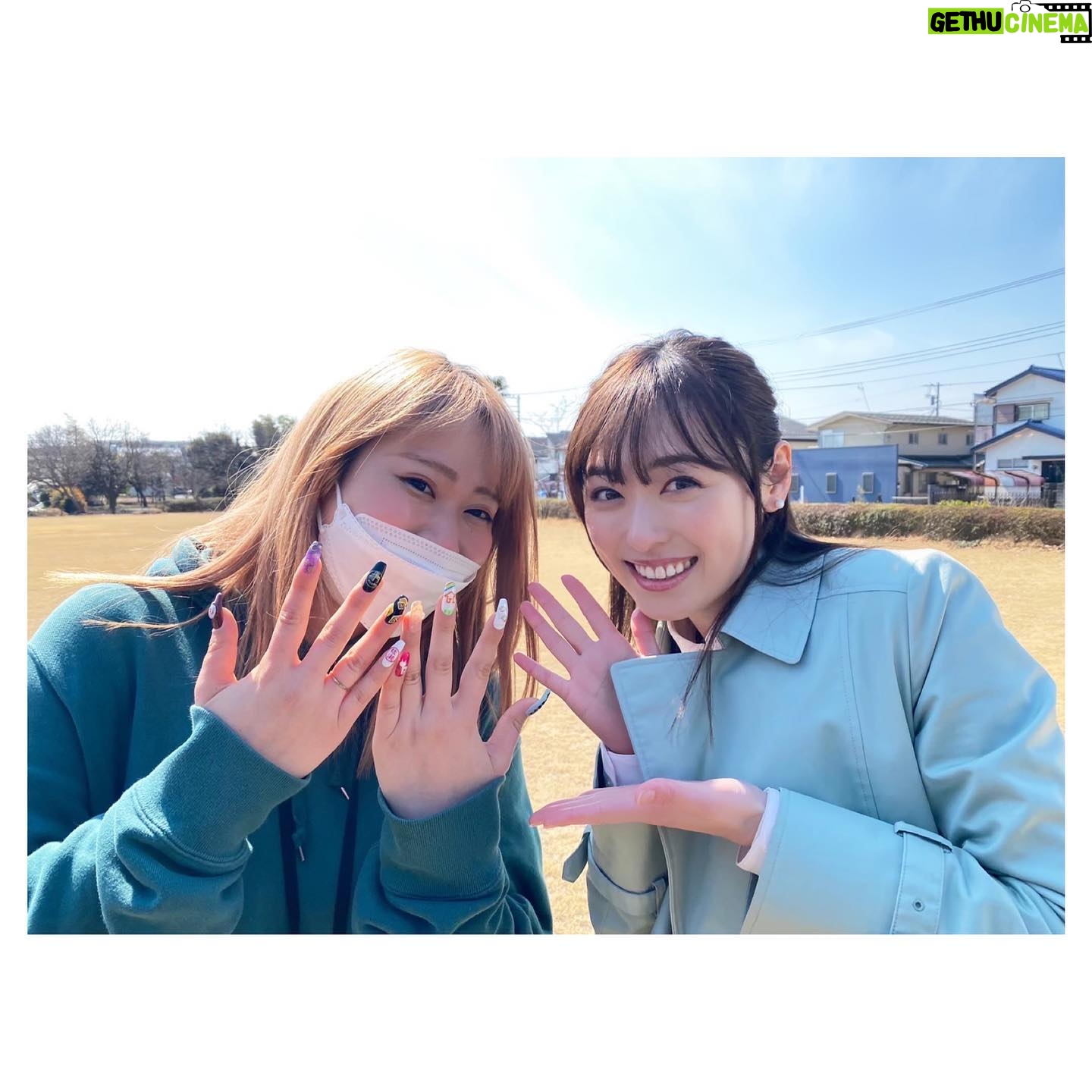 Haruka Fukuhara Instagram - . 本日22時から#NHKドラマ #正直不動産 第7話が放送されます☺︎ 先週の放送は観ていただけましたか? 永瀬先輩が桐山先輩を引きとめるシーンでグッときました😭 第6話の見逃し配信は#NHKプラス で17日の22:44までやっているそうです! お忙しくてその前も見逃してしまった皆さんは、 NHK総合にて3話〜6話まで再放送が決定しました! 第3話 5/18(水) 午前2:05(火曜深夜) 第4話 5/19(木) 午前2:10(水曜深夜) 第5話 5/20(金) 午前1:55(木曜深夜) 第6話 5/20(金) 午前2:40(木曜深夜) 観られるそうです!! 是非ご覧下さい✨ 第7話のお話は、榎本美波さん(#泉里香さん)が永瀬先輩(#山下智久さん)を訪ねてある#定年夫婦 (#前田吟 さん#中田喜子 さん)の自宅売却の相談に… そしてこれからミネルヴァ不動産とはどうなるのか?! 今夜も楽しんで頂けたら嬉しいです✨ そして写真は大好きな記録さんと📷 実はこのネイル、正直不動産のネイルをして下さっているんです💓 なんて素敵なネイル💅 作品愛をすごく感じて、心がぽっかぽかになりました✨